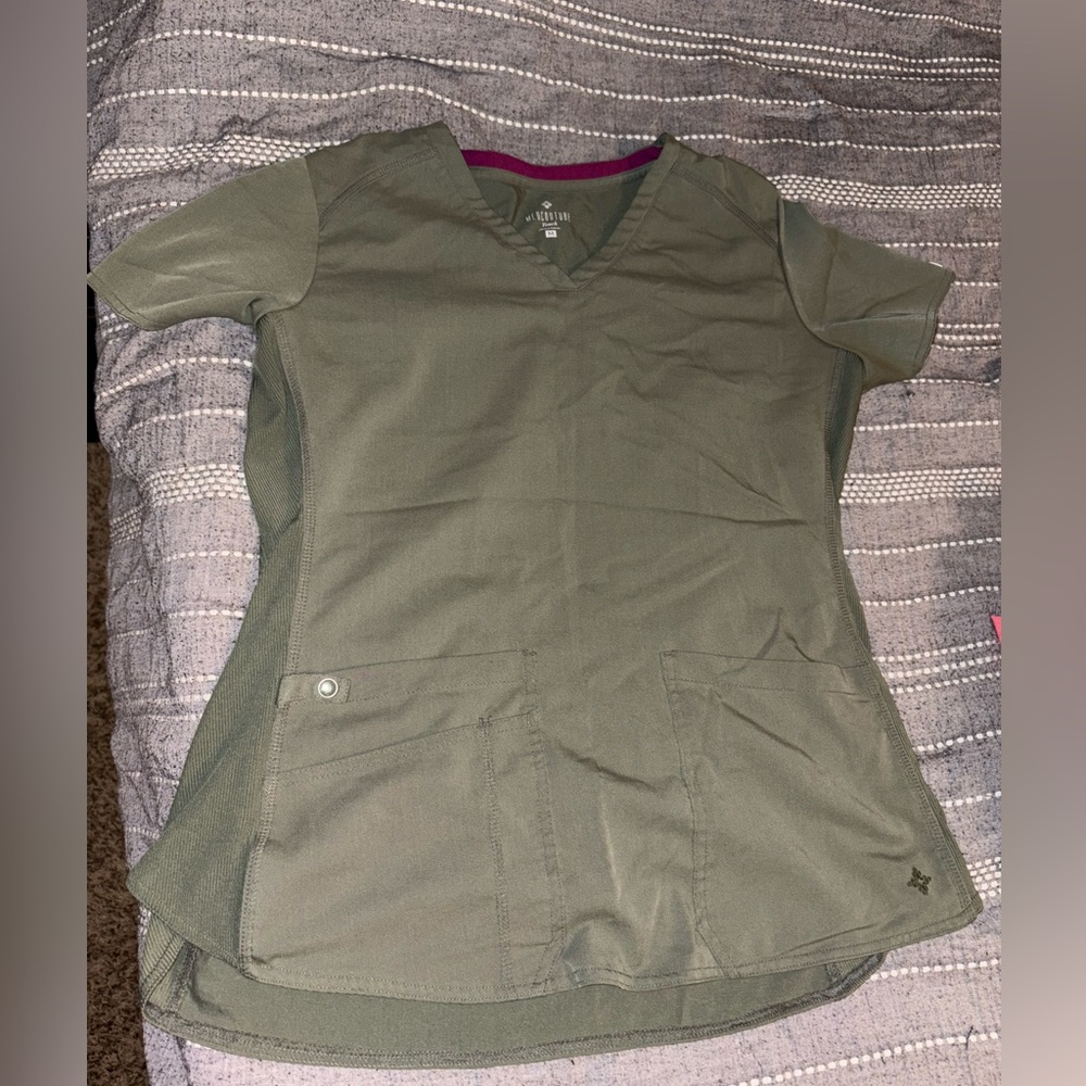 MedCouture Women’s scrub set. Medium top, Medium tall bottoms.